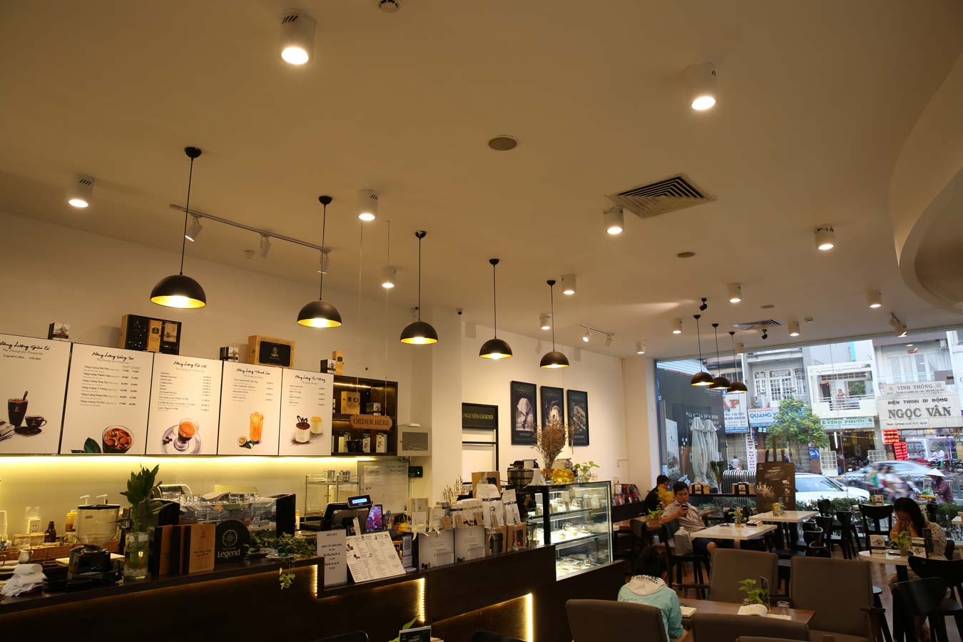 Đèn trang trí cho quán café sách tại Nhà sách Phương Nam tại 940 đường 3/2