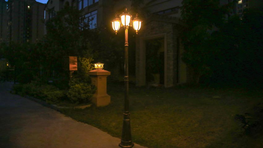 đèn trụ sân vườn