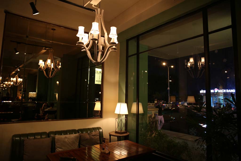 Đèn Trang Trí Và Nội Thất Quán Cafe Runam Bistro Đồng Khởi Quận 1