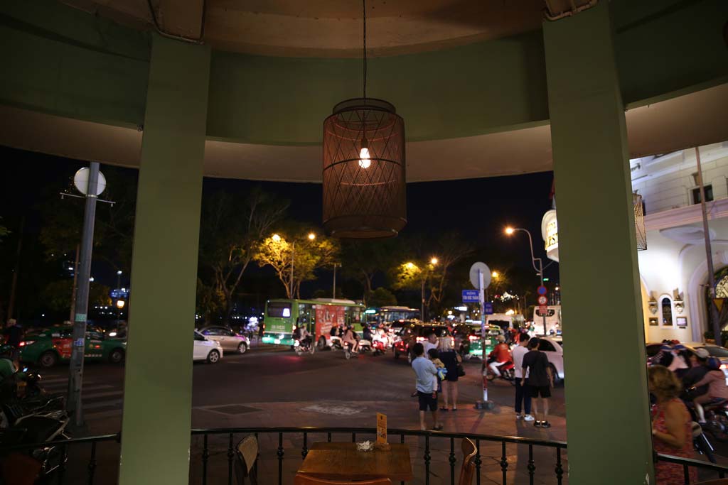 Đèn Trang Trí Và Nội Thất Quán Cafe Runam Bistro Đồng Khởi Quận 1