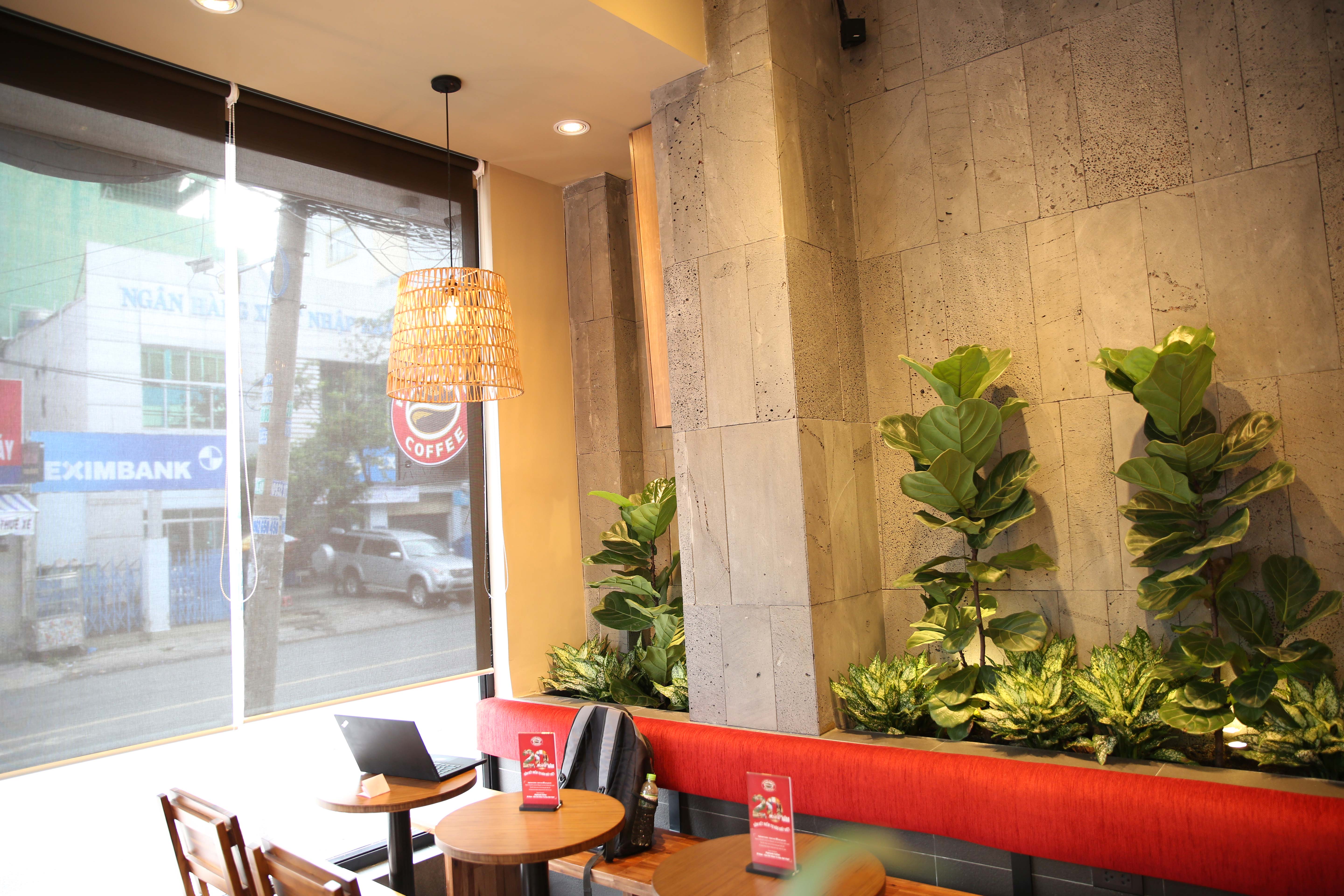 Đèn trang trí quán Café Highland coffee tại Hung Vuong Plaza