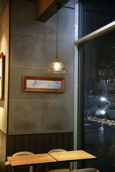 Không gian nội thất và đèn trang trí quán cafe Angel In Us Coffee Parkson Hùng Vương ( Quận 5, TPHCM)